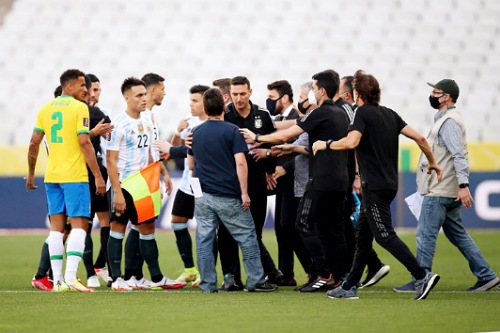مسؤولي صحي يوقف مباراة البرازيل والأرجنتين