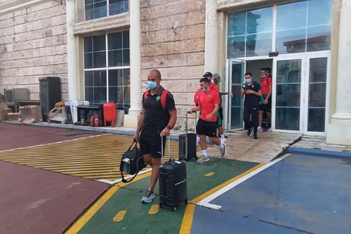 لاعبو المنتخب: عشنا لحظات صعبة بغينيا والملك أمّن لنا حراسة مُشددة