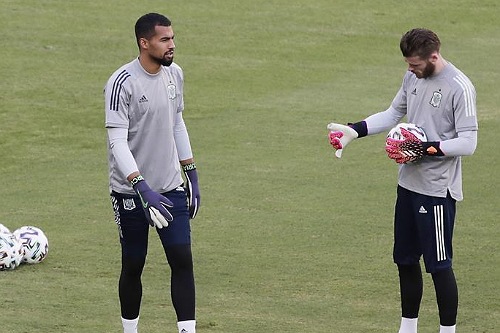 الحارس سانشيز بعد مشاركته الأولى مع إسبانيا: حققت حلمي
