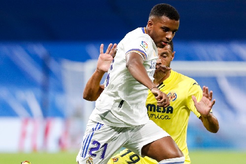 ريال مدريد يسقط في فخ التعادل السلبي أمام فياريال في الدوري الإسباني