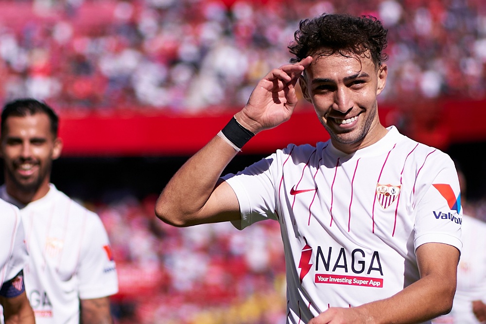 الحدادي يساهم في فوز إشبيلية على ليفانتي بخماسية وتصدر الدوري الإسباني