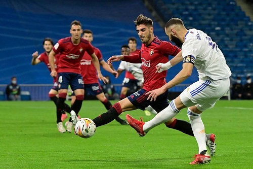 الريال يتعادل سلبيا مع أوساسونا ويفرط في الانفراد بصدارة الدوري الإسباني