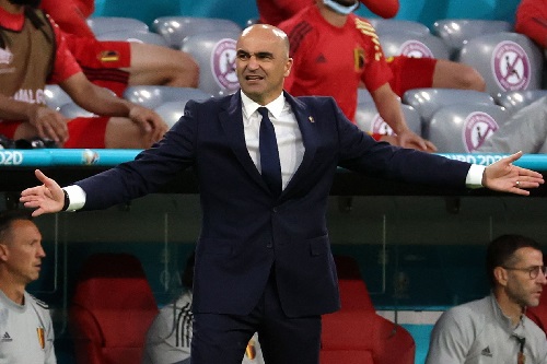 مدرب المنتخب البلجيكي يرد على تصريحات فان خال