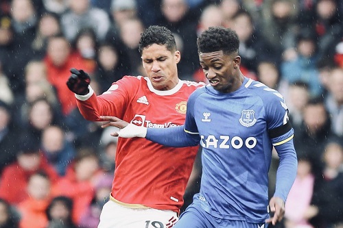اليونايتد يتعادل مع إيفرتون في الدوري الإنجليزي