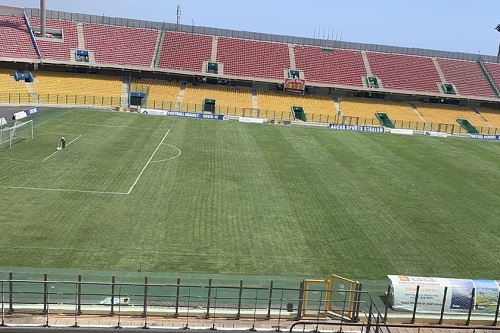 عشب ملعب أكرا يثير الجدل قبل مباراة قلوب الصنوبر الغاني والوداد في دوري أبطال إفريقيا
