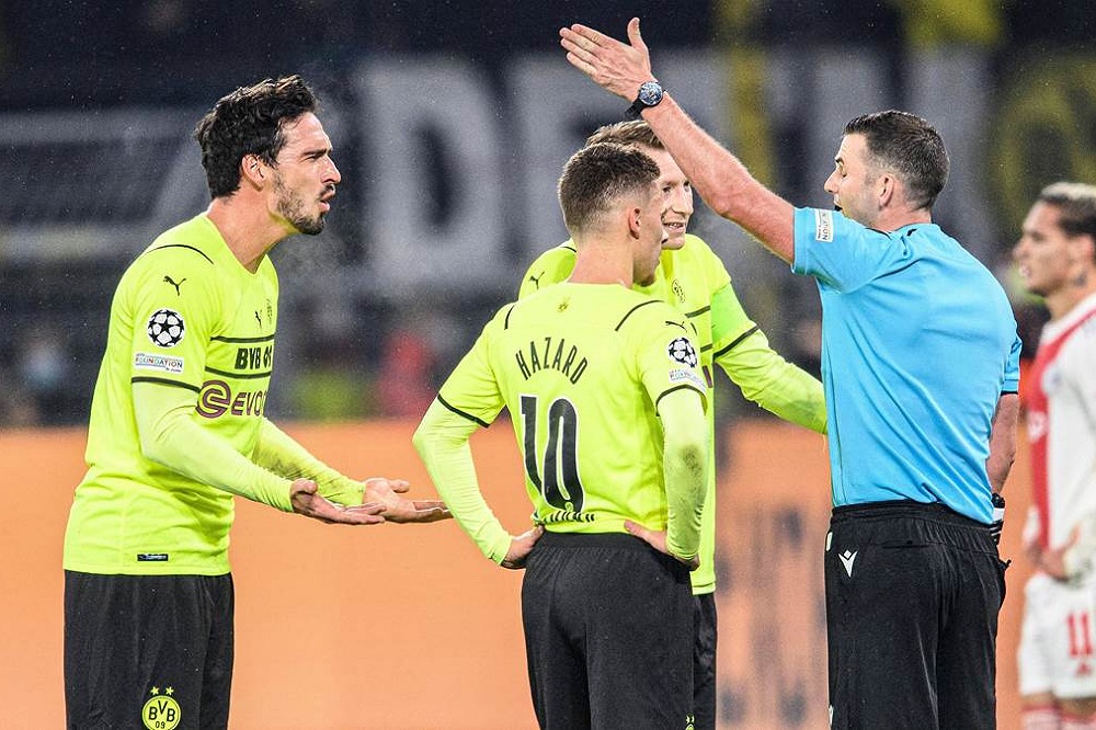 دورتموند يكافح لتفادي أي عقوبة بحق هوملز