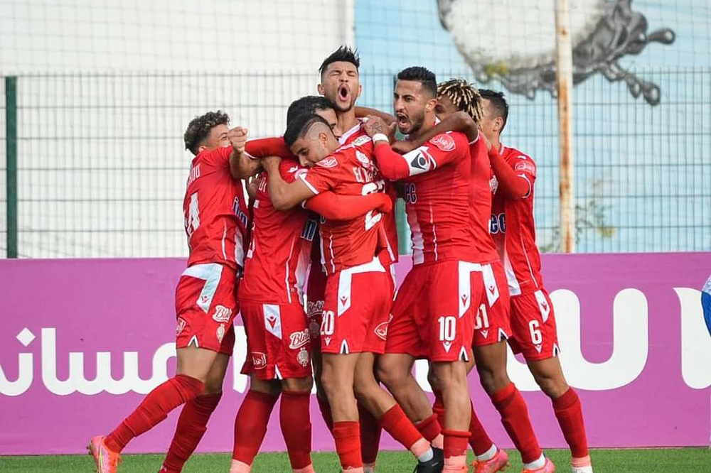 الوداد ينهي ترتيباته لاستقبال قمة ن. بركان على أرضية ملعب العربي الزاولي