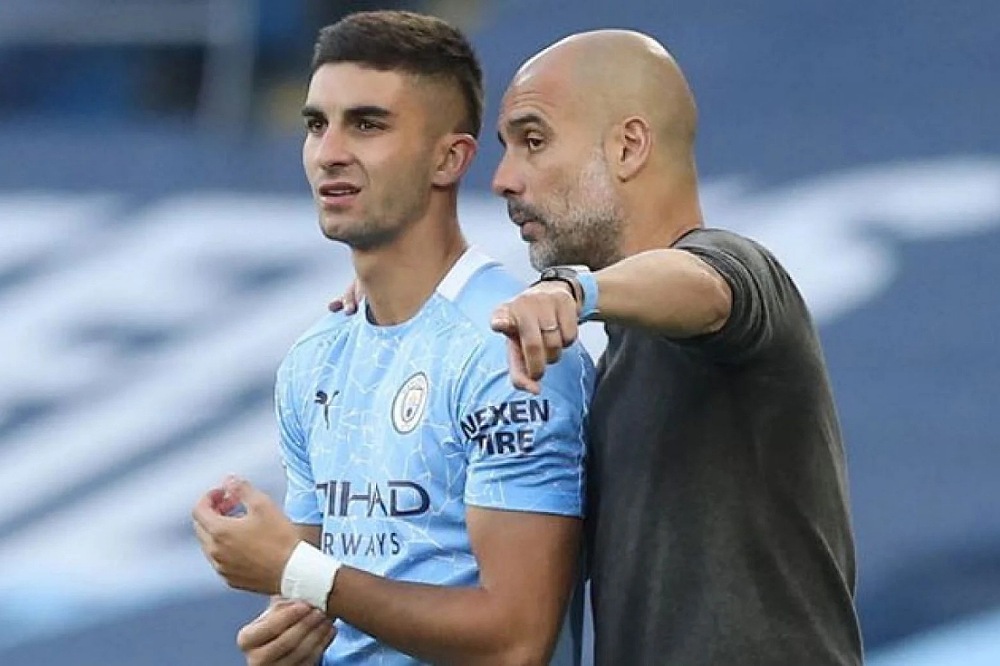 غوارديولا يؤكد قرب انتقال توريس إلى برشلونة