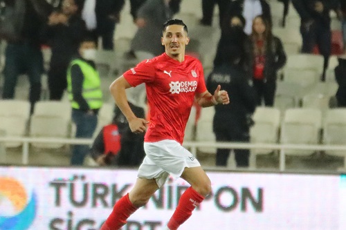 فيصل فجر يقود سيفاس سبور للفوز على غلطة سراي بالدوري التركي