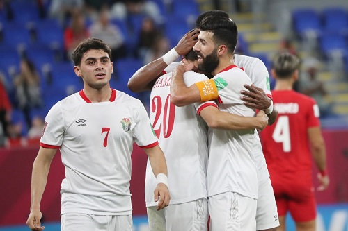 الأردن ينتصر على فلسطين بخماسية ويرافق "الرديف" إلى ربع نهائي كأس العرب