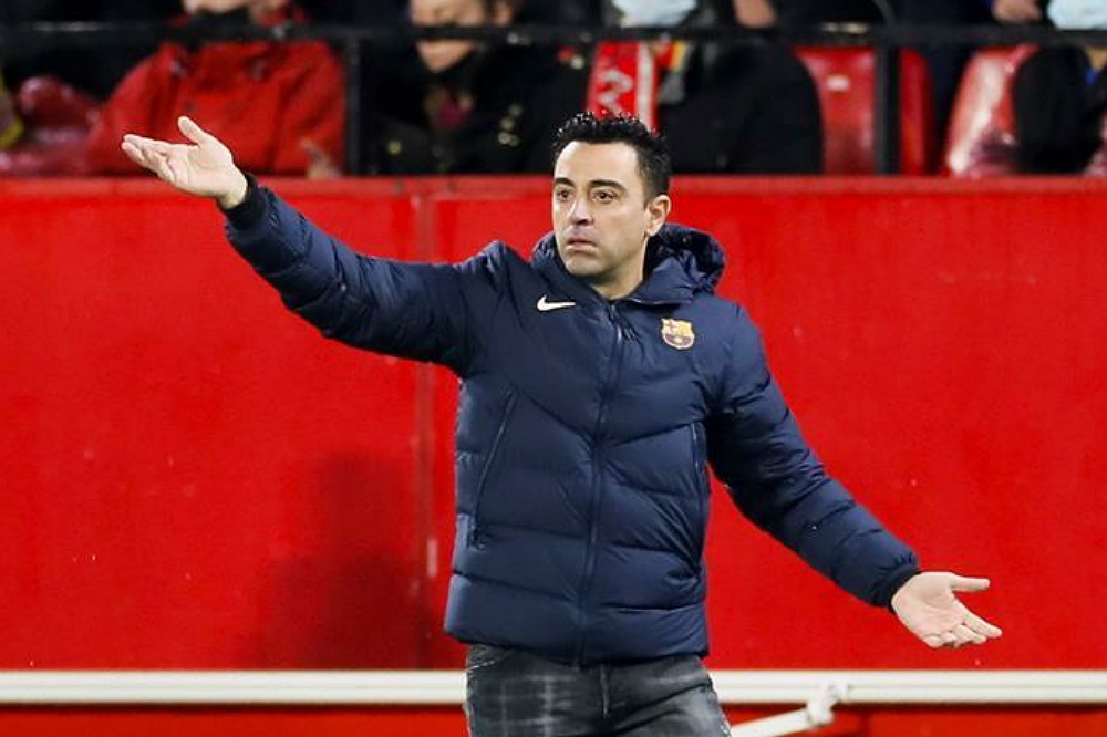 تشافي هيرنانديز: اللاعبون احتفلوا بالفوز على ألافيس كأنه فوز كبير