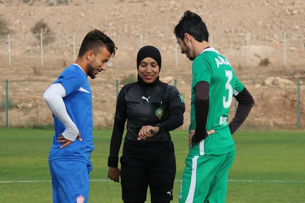 زكية الكرني تتوج مسارها التحكيمي بنيل الشارة الدولية