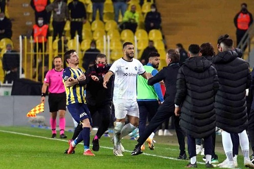 بلهندة يقود أضنة ديميرسبور لقلب الطاولة على فنربخشة في الدوري التركي