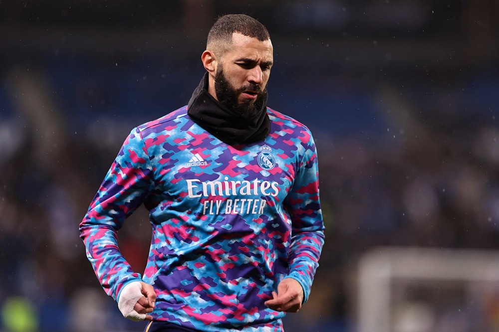 بنزيمة يتدرب مع ريال مدريد قبل مواجهة بي إس جي