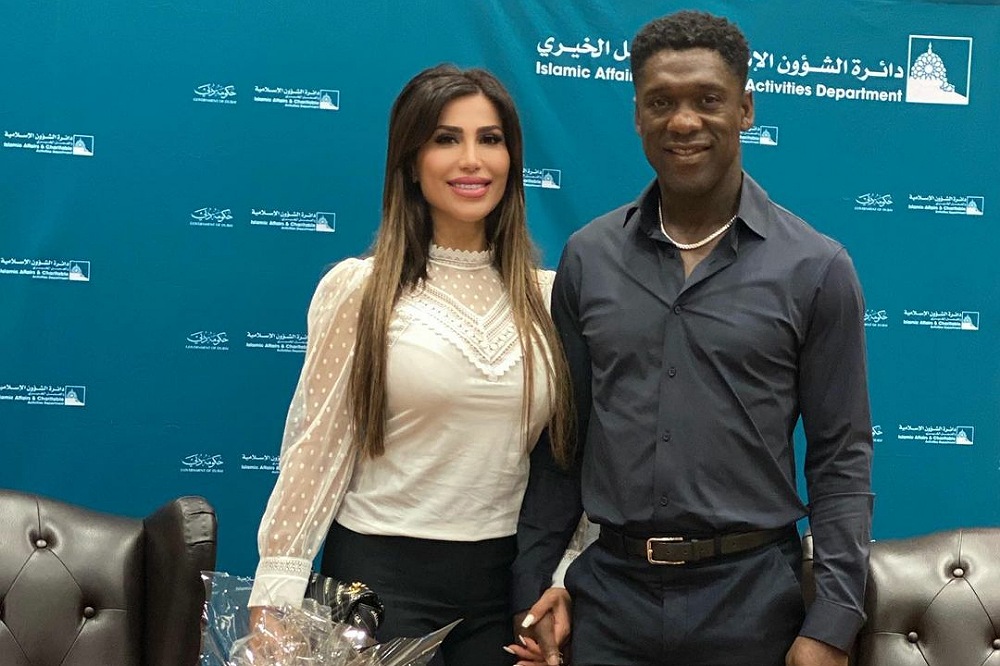 النجم الهولندي سيدروف يعلق على قرار اعتناقه الاسلام: سعيد جدا