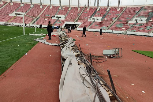 بعد أحداث "الأحد الأسود".. آفة الشغب تتواصل وتُوقف مباراة في الدوري المغربي