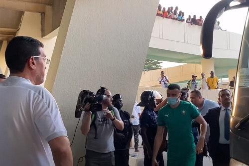 بعثة "الأسود" تعيش لحظات رهيبة في كينشاسا وجماهير كونغولية تقتحم ملعب "الشهداء"