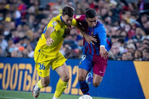 برشلونة يتلقى صدمة جديدة بالهزيمة على ملعبه أمام قادش في الدوري الإسباني