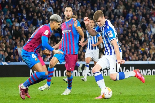 برشلونة ينجو من كمين سوسييداد برأس أوباميانغ ويعود لوصافة الدوري الإسباني