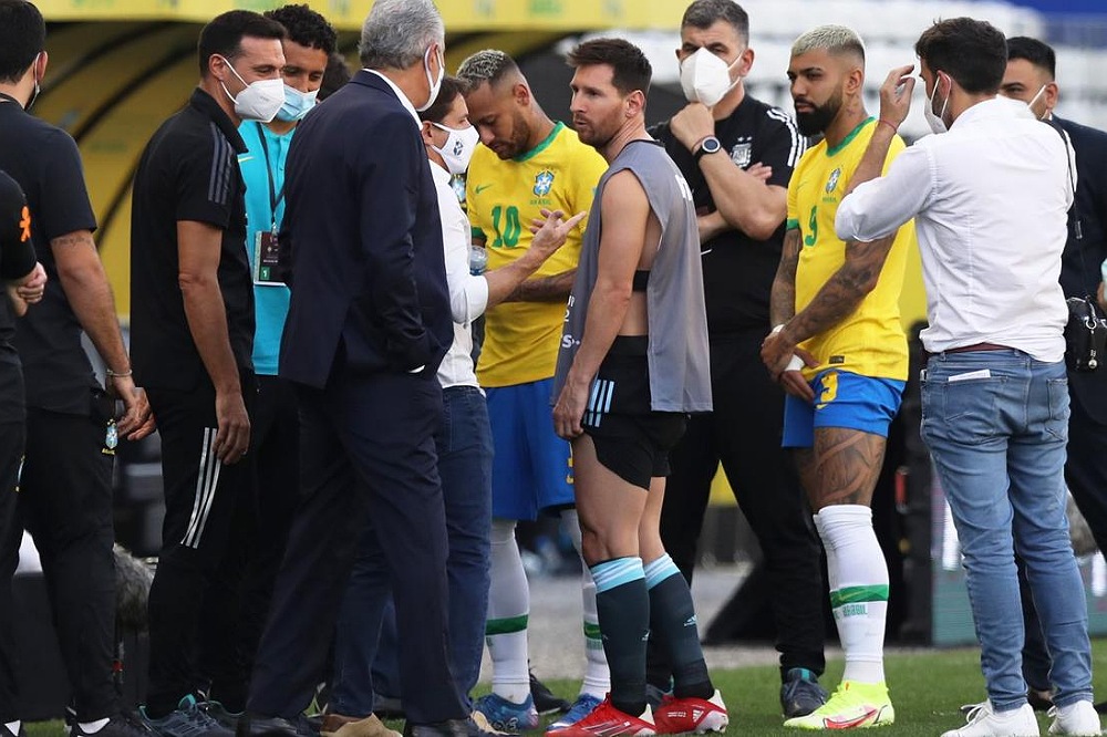 فيفا يقرر إعادة مواجهة البرازيل والأرجنتين
