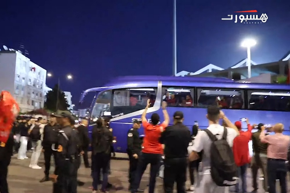 احتفالية جماهير الأهلي مع اللاعبين