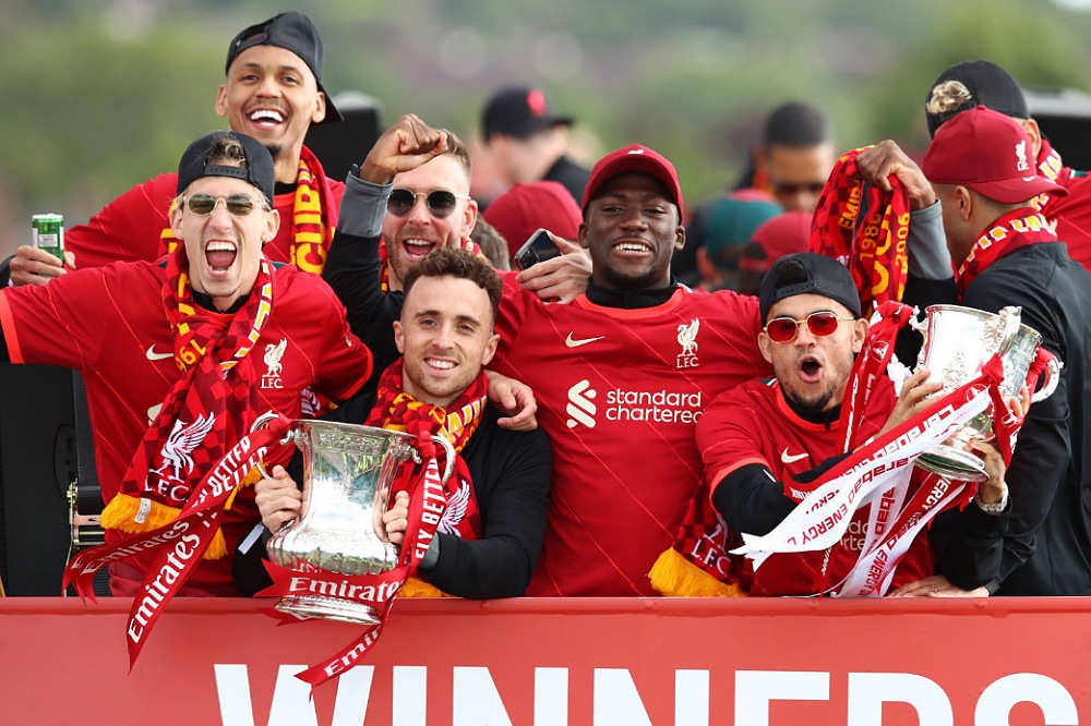 ليفربول يحتفل بكأسيه مع الجماهير رغم خسارة نهائي دوري الأبطال
