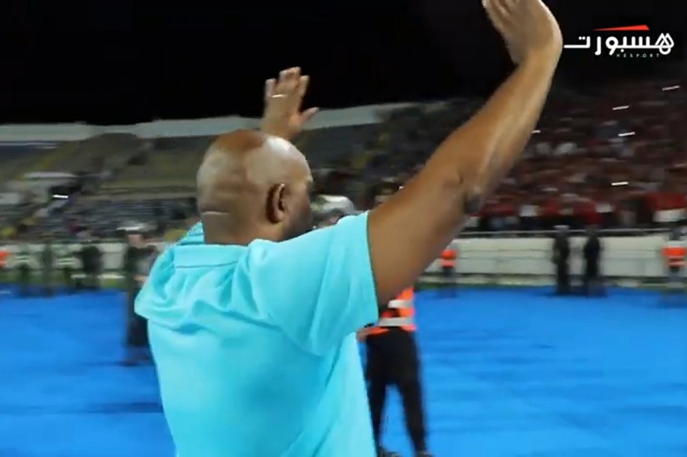 مدرب الأهلي وتحية جماهير الوداد