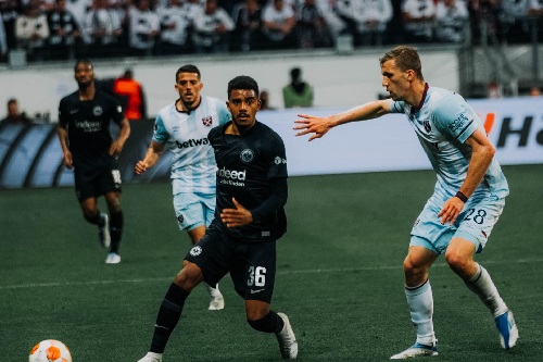 فرانكفورت وغلاسكو يبلغان نهائي الدوري الأوروبي