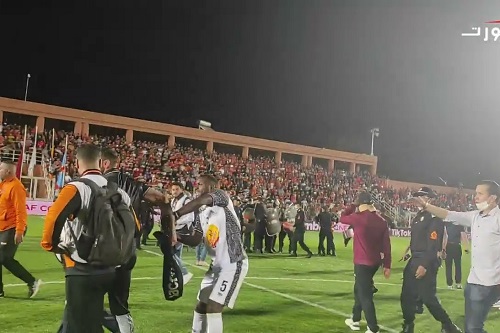 لاعبو مازيمبي يعتدون على الصحافيين