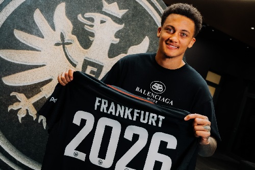 فرانكفورت يمدد تعاقده مع توتا حتى 2026