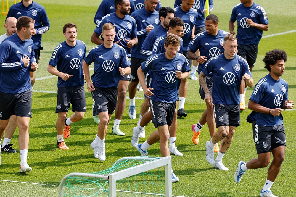 المنتخب الألماني يستعد لمباراة إيطاليا بجميع لاعبيه