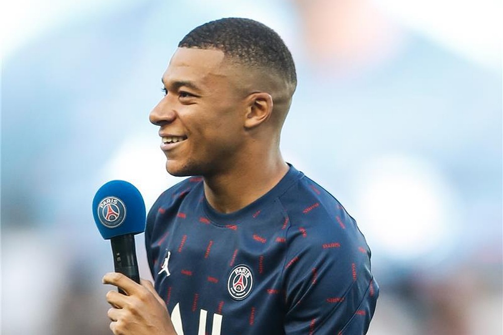 رابطة الدوري الإسباني تحاول منع توثيق عقد مبابي الجديد