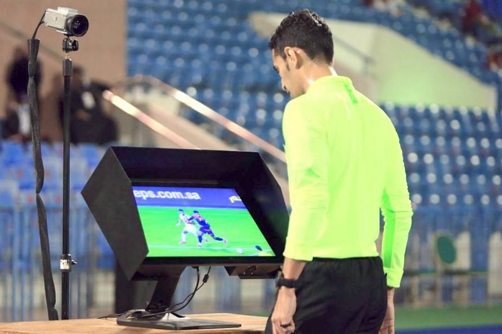 (فيفا) يعتمد الاتحاد السعودي لكرة القدم خبيراً بتقنية الفيديو