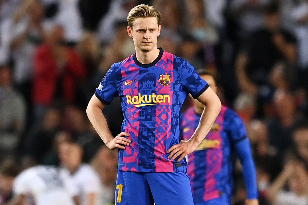 مانشستر يونايتد يتوصل إلى اتفاق مع برشلونة بشأن التعاقد مع دي يونغ