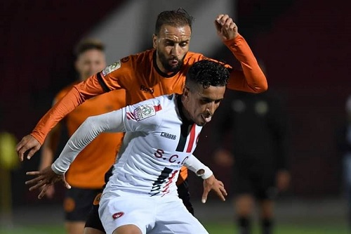 رسميا.. محمد بولكسوت يوقع عقد انضمامه للرجاء الرياضي