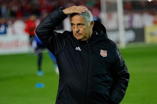 بعد ارتباط اسمه بتدريب الحسنية والجيش.. الاتحاد السوري يتوعد باكيتا ويشكوه للفيفا