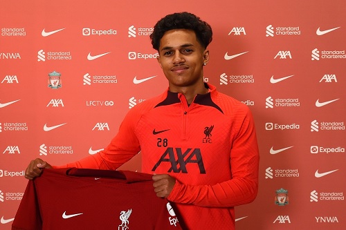 ليفربول يتعاقد رسميا مع كارفاليو لاعب فولهام