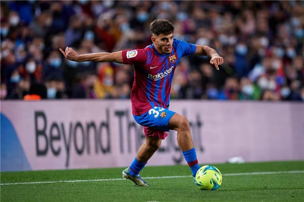 برشلونة يحسم في تجديد عقد الزلزولي ويتوصل لاتفاق مع فالنسيا لإعارته لموسم واحد