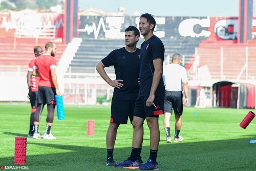 اتحاد العاصمة الجزائري يقيل المدرب المغربي بن واحي وطاقمه بعد إلغاء المعسكر التحضيري في تركيا