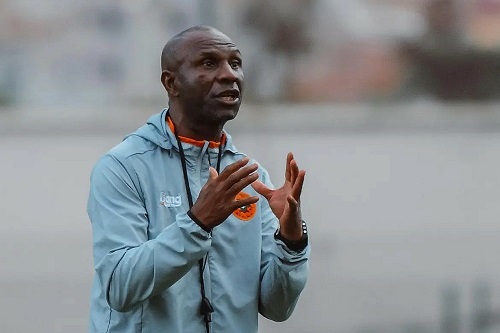فلورون إبينغي على بعد تفاصيل صغيرة من الإشراف على تدريب الهلال السوداني