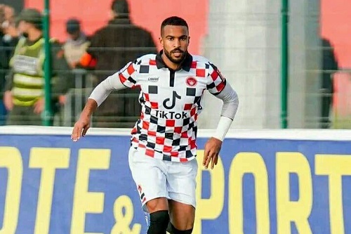 رسميا.. عادل تاحيف يوقع في كشوفات الوداد الرياضي