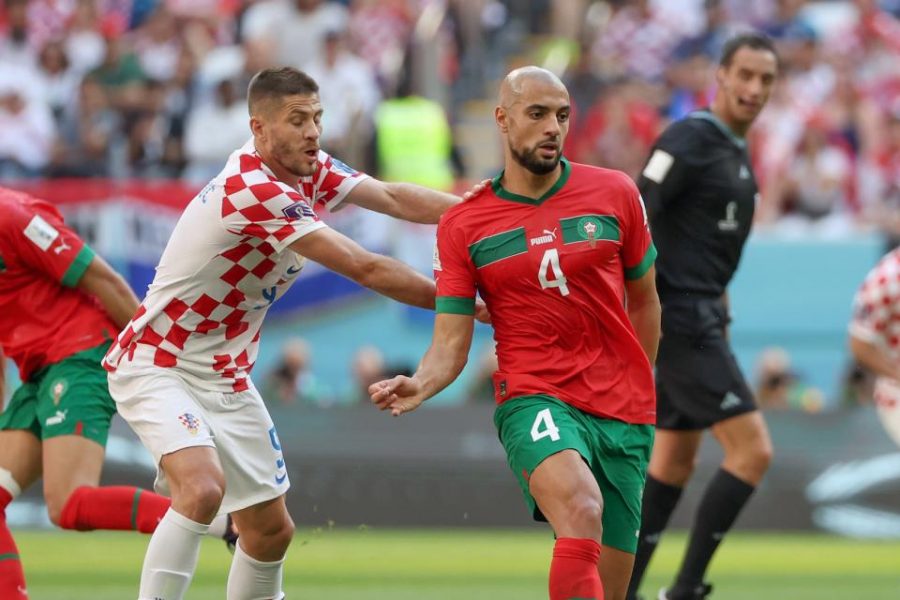 "فيفا": أمرابط من جنود الخفاء على أرضية الميدان في مباراة كرواتيا