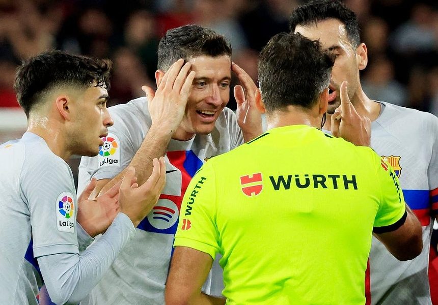 برشلونة يعتزم الطعن ضد إيقاف ليفاندوفسكي 3 مباريات