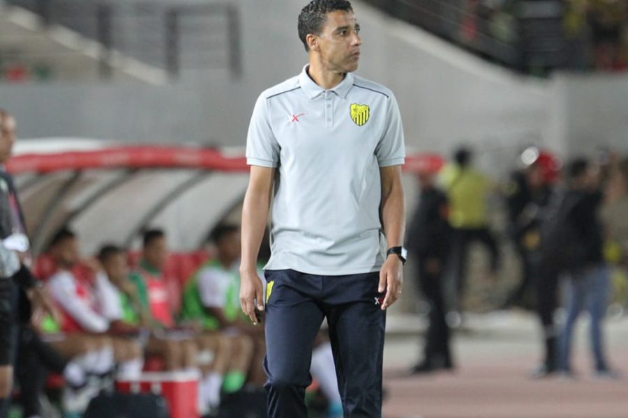 المغرب الفاسي يعلن دعمه للمدرب عبد الرحيم شكيليط