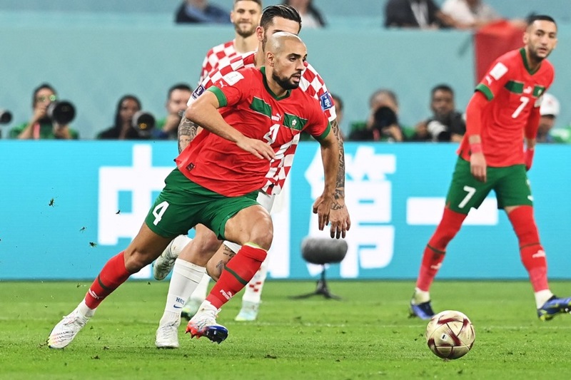 عرض ليفربول لانتداب سفيان أمرابط يغري إدارة "الفيولا"