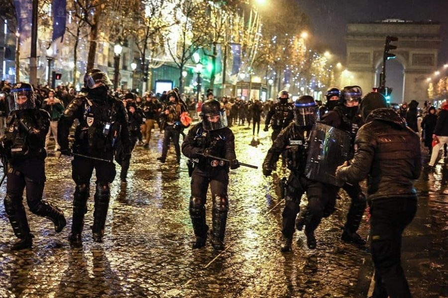 أعمال شغب في عدة مدن فرنسية عقب نهائي المونديال واعتقال 227 شخصا