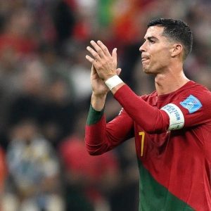 البرتغالي كريستيانو رونالدو يبتعد عن مارسيليا الفرنسي