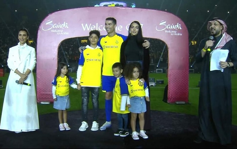 استقبال كبير لكريستيانو في ملعب مرسول بارك.. ورونالدو: الدوري السعودي تنافسي