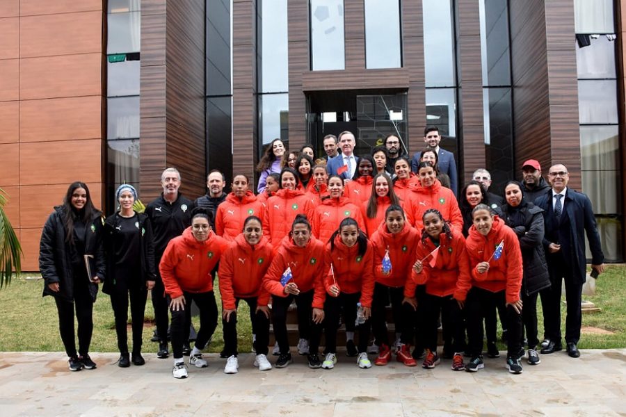 سفير أستراليا بالمغرب يجتمع بلاعبات المنتخب المغربي