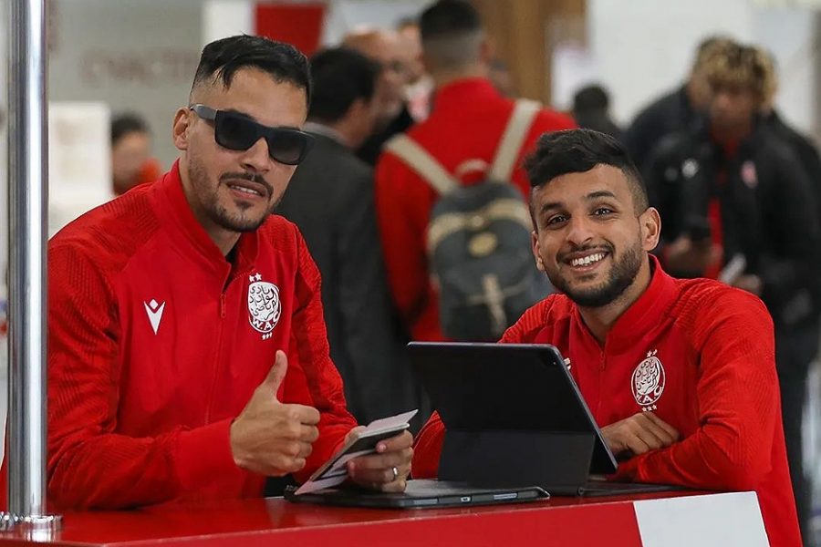 الوداد يصل إلى الجزائر وأمن المطار يصادر معدات تصوير الطاقم الإعلامي